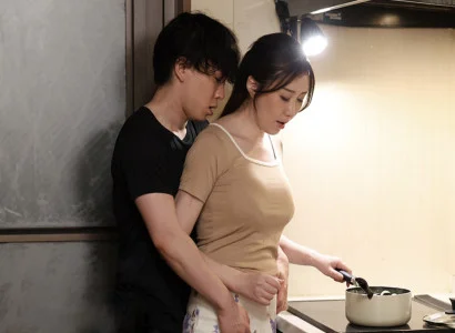 Người đàn bà của cha khoái cảm cùng con chồng
