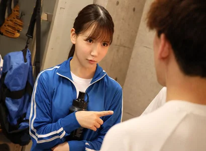 cô gái xinh cùng các thành viên câu lạc bộ bóng đá quan hệ tập thể với cô gái xinh